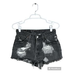 Vintage Levi’s Super Distressed Cut Off Raw Hem Black Jean Shorts Size 0/1